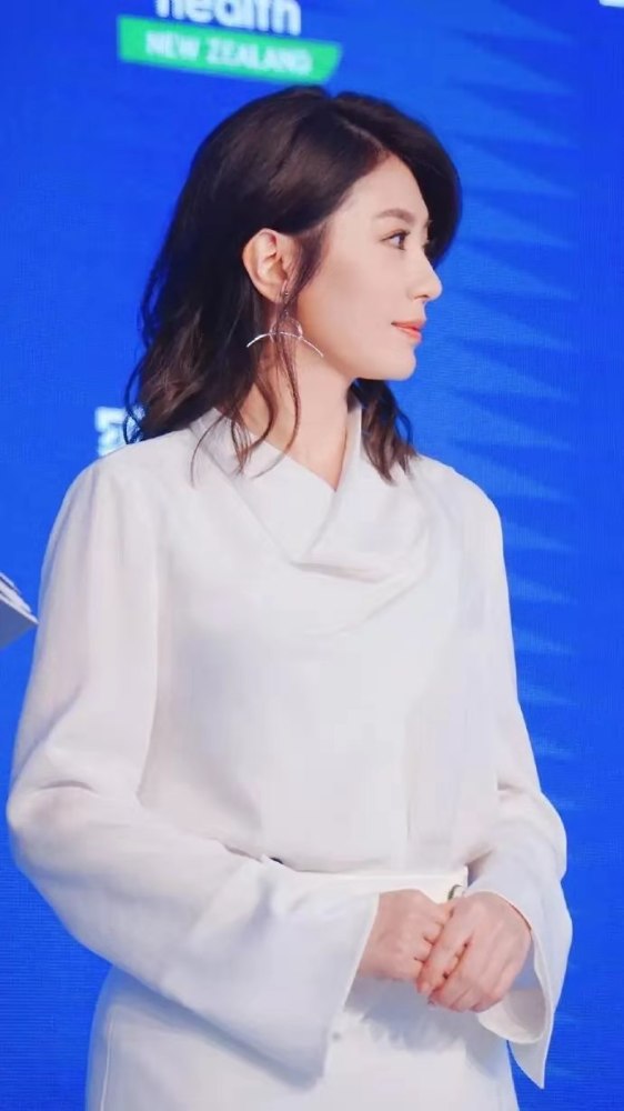 賈靜雯最新發(fā)型圖片，時(shí)尚變遷與個(gè)人觀點(diǎn)解析