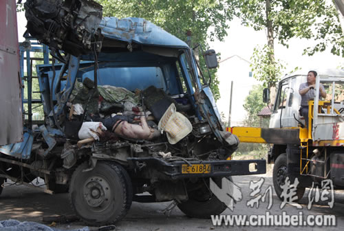 宜昌車禍新聞更新，應(yīng)對車禍?zhǔn)录牟襟E指南（適用于初學(xué)者與進(jìn)階用戶）