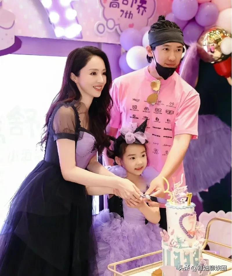 高云翔最新圖片，學(xué)習(xí)、變化與自信的舞臺風(fēng)采展示