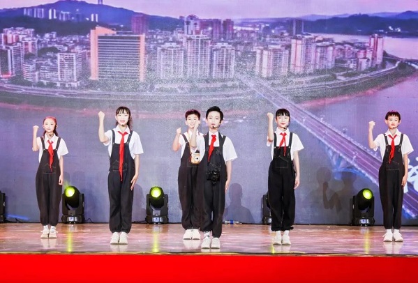 文化與時(shí)尚交融，最新廣場(chǎng)舞曲引領(lǐng)2024風(fēng)尚