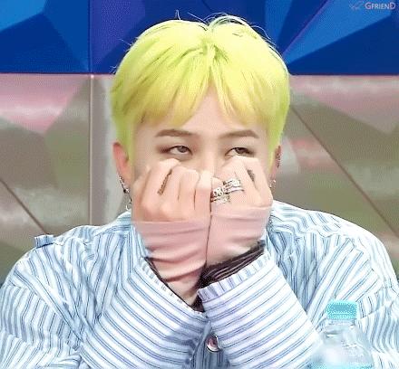 耐克最新海報引領(lǐng)運動風(fēng)尚，激發(fā)無限潛能，展示時尚力量