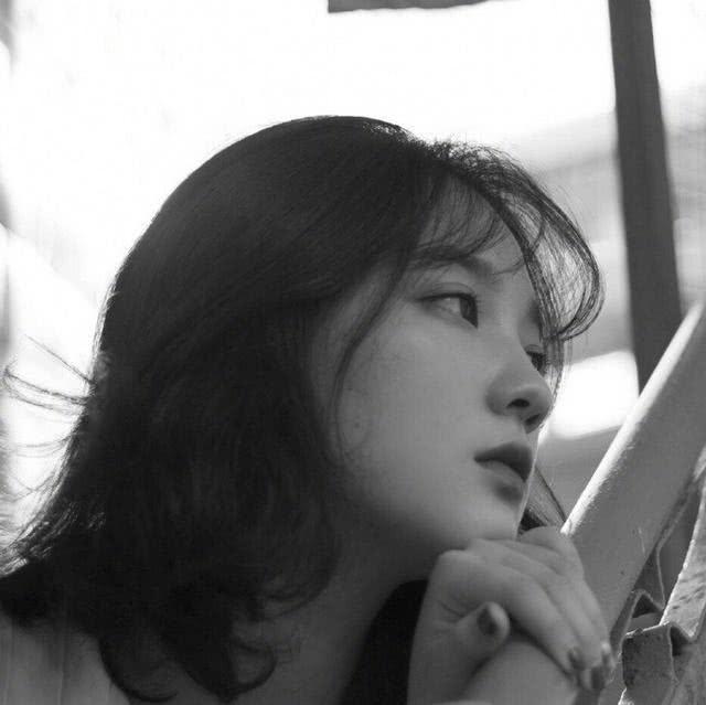 最新潮流前線，展現(xiàn)獨特個性的時尚風采！