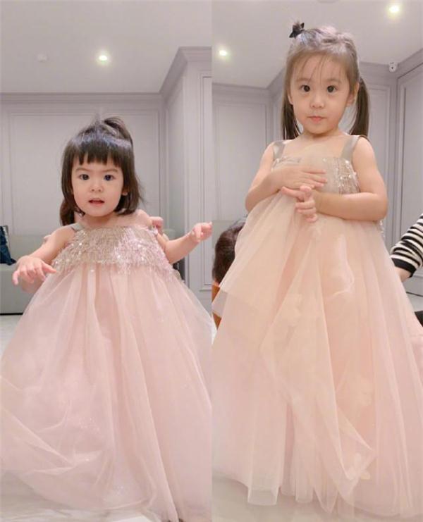 賈靜雯布布最新照片,賈靜雯布布最新照片，時(shí)光中的優(yōu)雅女神