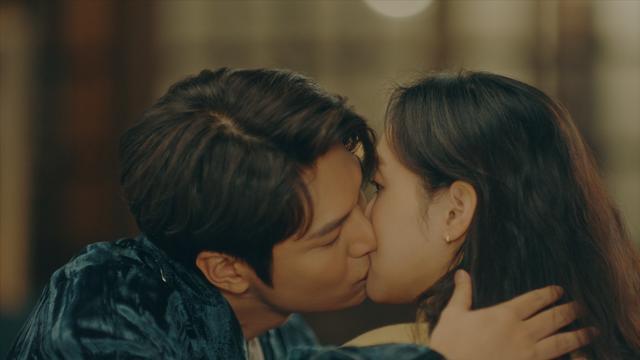 最新吻戲心動瞬間，甜蜜愛情誓言的每一吻！