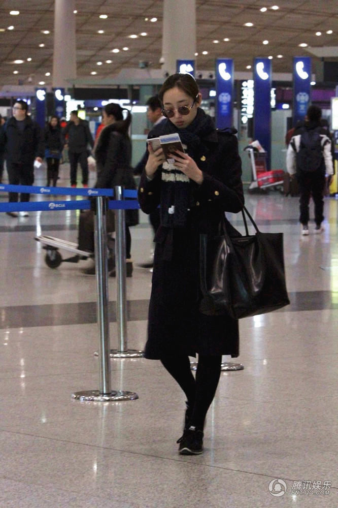 女星機(jī)場(chǎng)最新照片，星光下的溫馨相遇