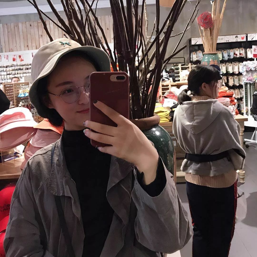 賀微演員，演藝之路的璀璨之星