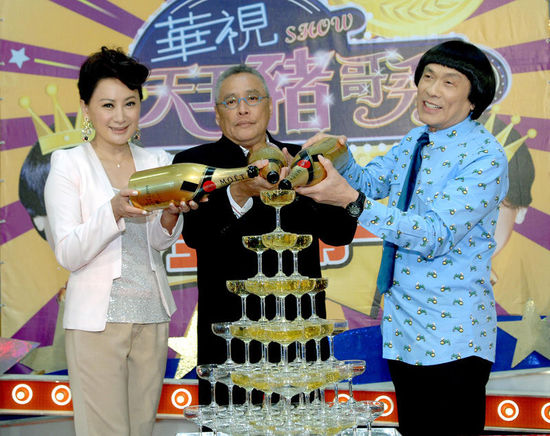 豬哥亮陳亞蘭最新動(dòng)態(tài)揭秘，小巷美食寶藏大揭秘！