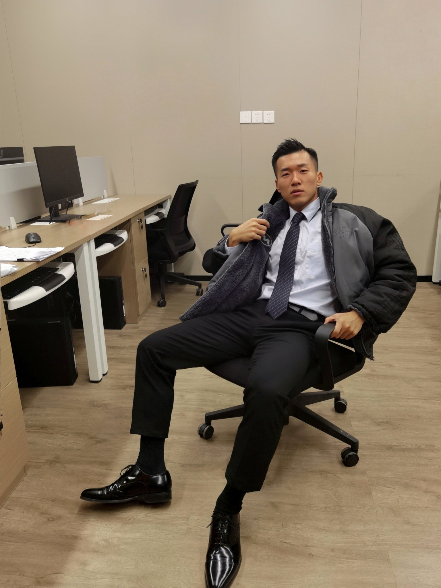 呆叔最新風(fēng)采，新晉時(shí)尚偶像引領(lǐng)潮流新風(fēng)尚