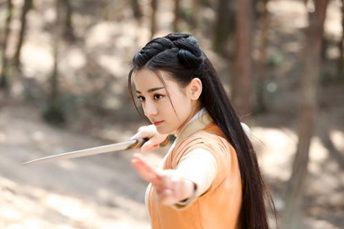 秦時(shí)明月新登場(chǎng)女俠角色——科技之光，生活之路的照亮者