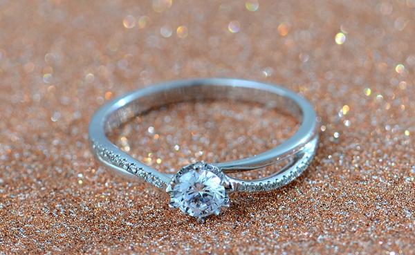 小巷深處的珠寶秘境之旅，探尋結(jié)婚鉆戒的價(jià)格