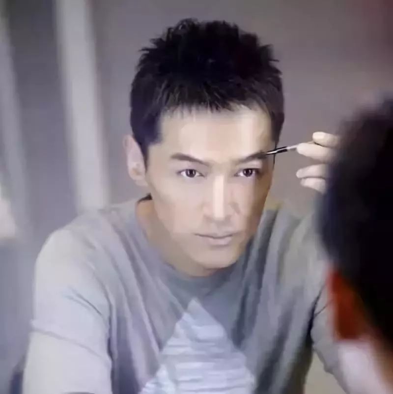 男明星與同性戀話題，理解與尊重的步驟指南