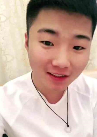 白小白最新時尚活力照片曝光，捕捉魅力瞬間