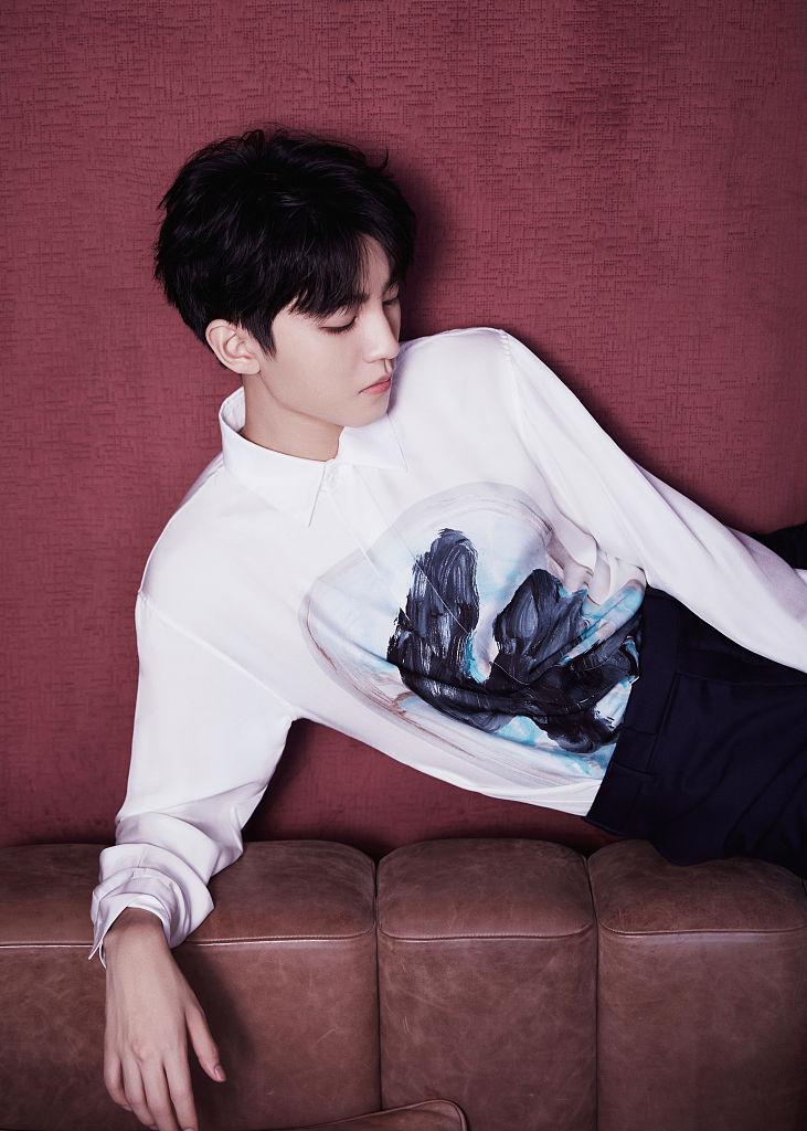 王俊凱最新寫真，陽光下的青春風(fēng)采