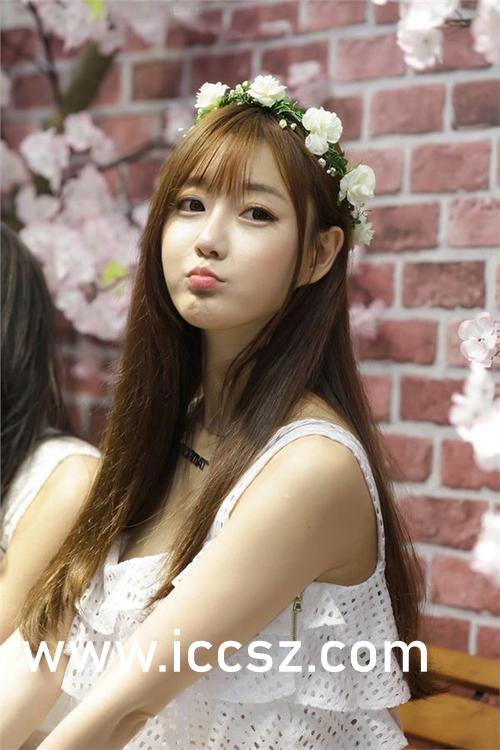 探索時尚界的璀璨新星，Jenny佳妮的最新動態(tài)與風(fēng)采