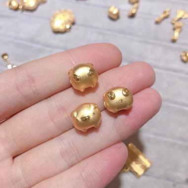 最新黃金價格動態(tài)，小巷深處的黃金秘密
