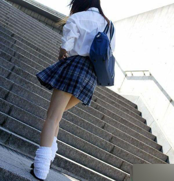 最新女校服，時(shí)代變遷中的校園風(fēng)尚標(biāo)志