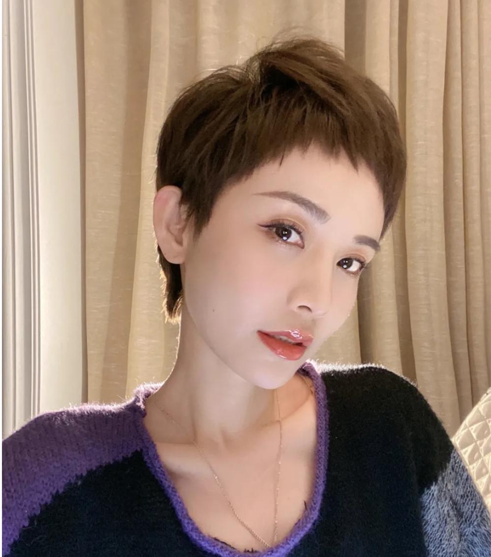 最新女生發(fā)型流行趨勢，時尚減齡發(fā)型指南