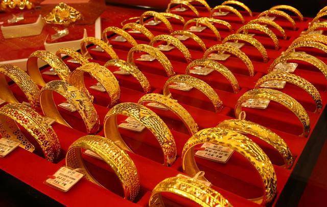 最新黃金回收價(jià)格老鳳祥，科技重塑黃金價(jià)值，引領(lǐng)未來(lái)生活體驗(yàn)