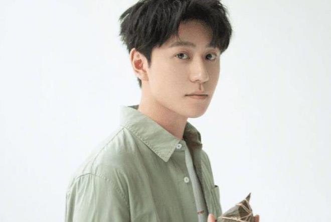 秦俊杰最新戀情曝光，情感新動(dòng)向揭秘！